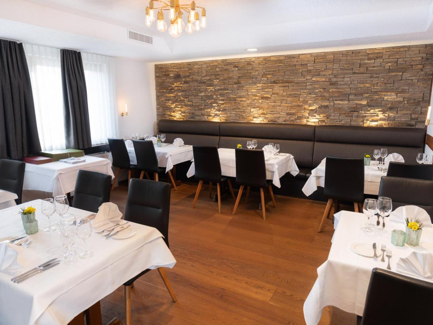Hotel Restaurant Kreuz Kaiserstuhl Eksteriør billede